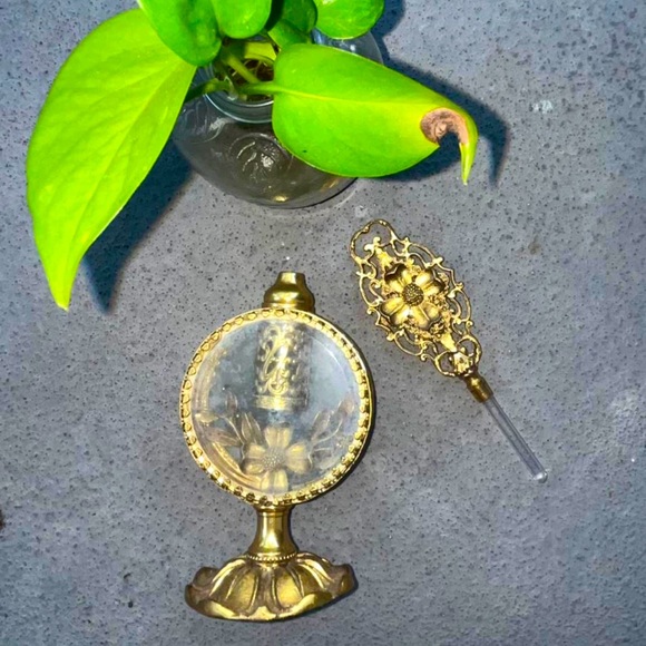 ⚜️VINTAGE BRASS & GLASS PARFÜM BOTTLE - Picture 2 of 4